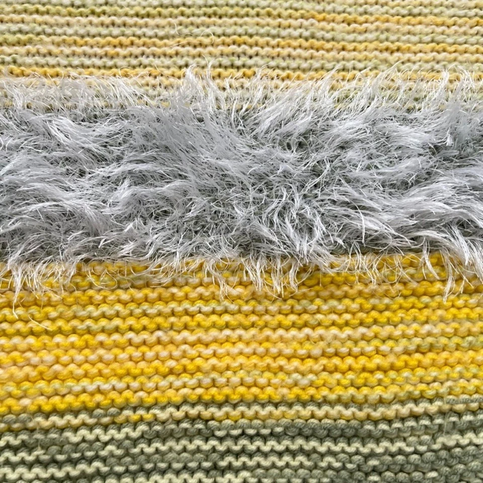 Manta tejida a mano amarillo verde rayas flecos 50 x 40 en bloque de color Foto 3 de 4