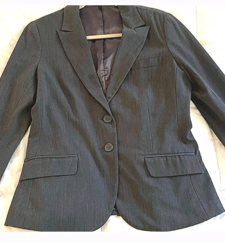 Daisy Fuentes 女式弹力裤套装灰色 8 码裤子,西装外套 10 码 — 第 2/4 张图片