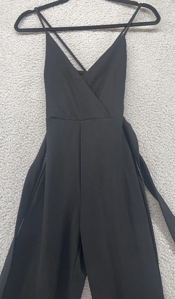 NWT JOE & ELLE Women’s Spaghetti Strap Front Flutter Jumpsuit Black XS - Imagem 2 de 4