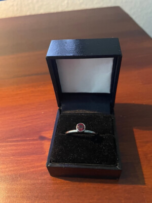 Ring Silber 925  mit rot/illa Stein