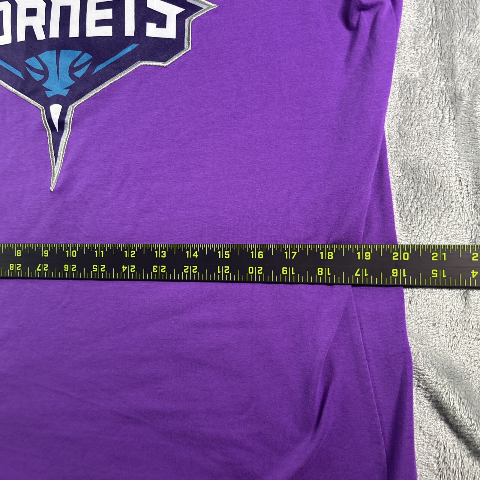 FISLL NBA- Men's Charlotte Hornets Team- Size Med Men’s - Stitch Embroidery-NWT