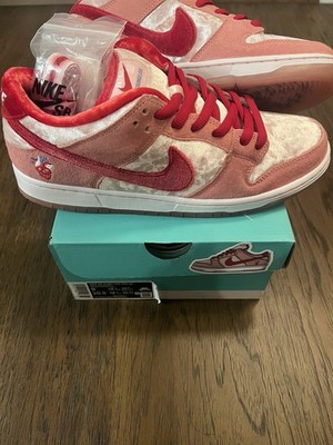 Nike SB Dunk Low Pro QS x Strangelove Pink Red Velvet CT2552-800 SIZE:9 OG ALL