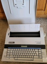 Smith Corona XD5500 Electric Spell Right-Dictionary Memory Typewriter Model 5P