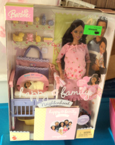 NRFB Barbie Happy Family Neighborhood Pack Tenues 2003 Mattel C3884 Midge Alan Ryan Nikki