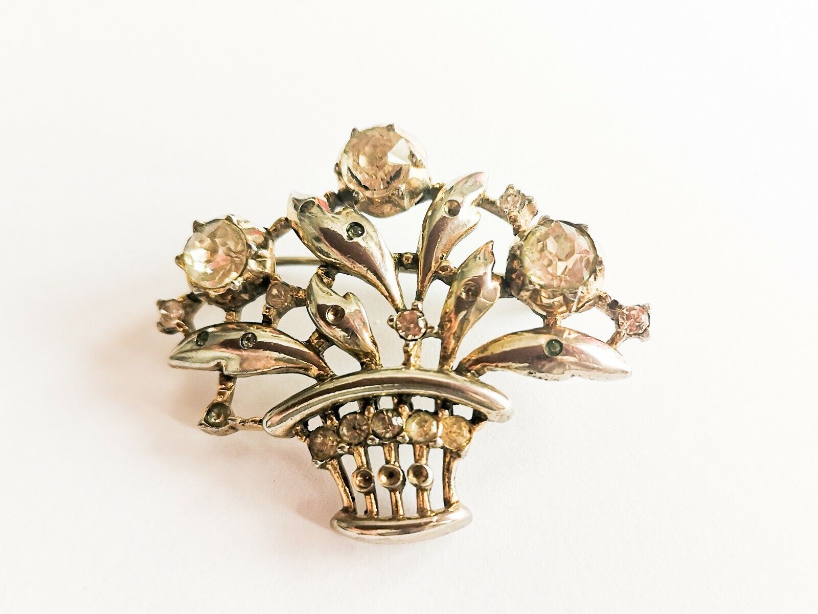 Broche ancienne Trifari Crown 1949 Pat Pend Alfred Philippe flower basket  