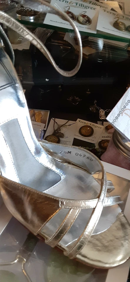 KIMEL GOLD SANDALIAS METÁLICAS CON TIRAS TACONES STILETTO ERA BONNIE SMITH 1979 DISCO DE 7,5 M Foto 2 de 4