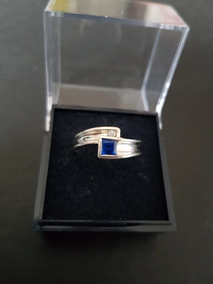 925/- Silber - Ring, Zirkonia u. Stein blau Gr. 58