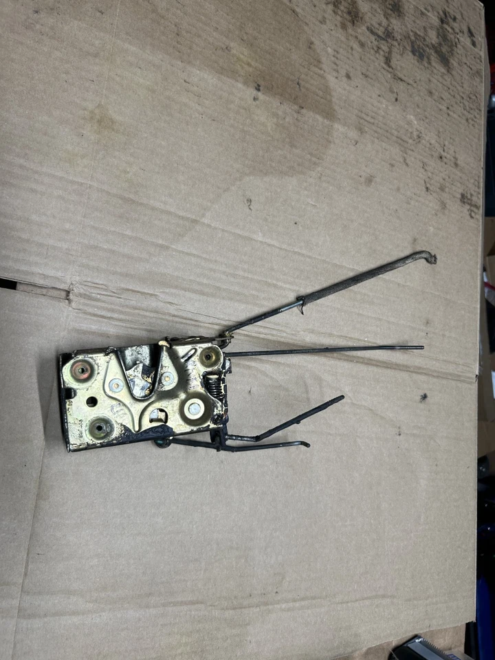 1984-1993 Ford Econoline VAN - DRIVER side front DOOR LATCH ASSEMBLY W/ 4 Rods - Image 3 of 4