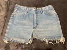 Wrangler Women s Jean Shorts Size 36 Vintage 1990s Cut-Off Distressed