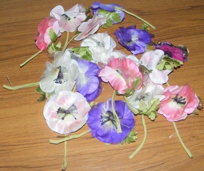 40er Jahre Gruppe Vintage Blumen für Hüte oder Corsage lila weiß rosa Anemone
