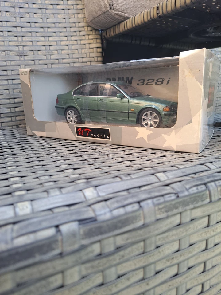 UT MODELS / WELLY  20513 1/18 BMW 328I E46 RARER GREEN MODEL BOXED CAR MINT - Image 2 of 4