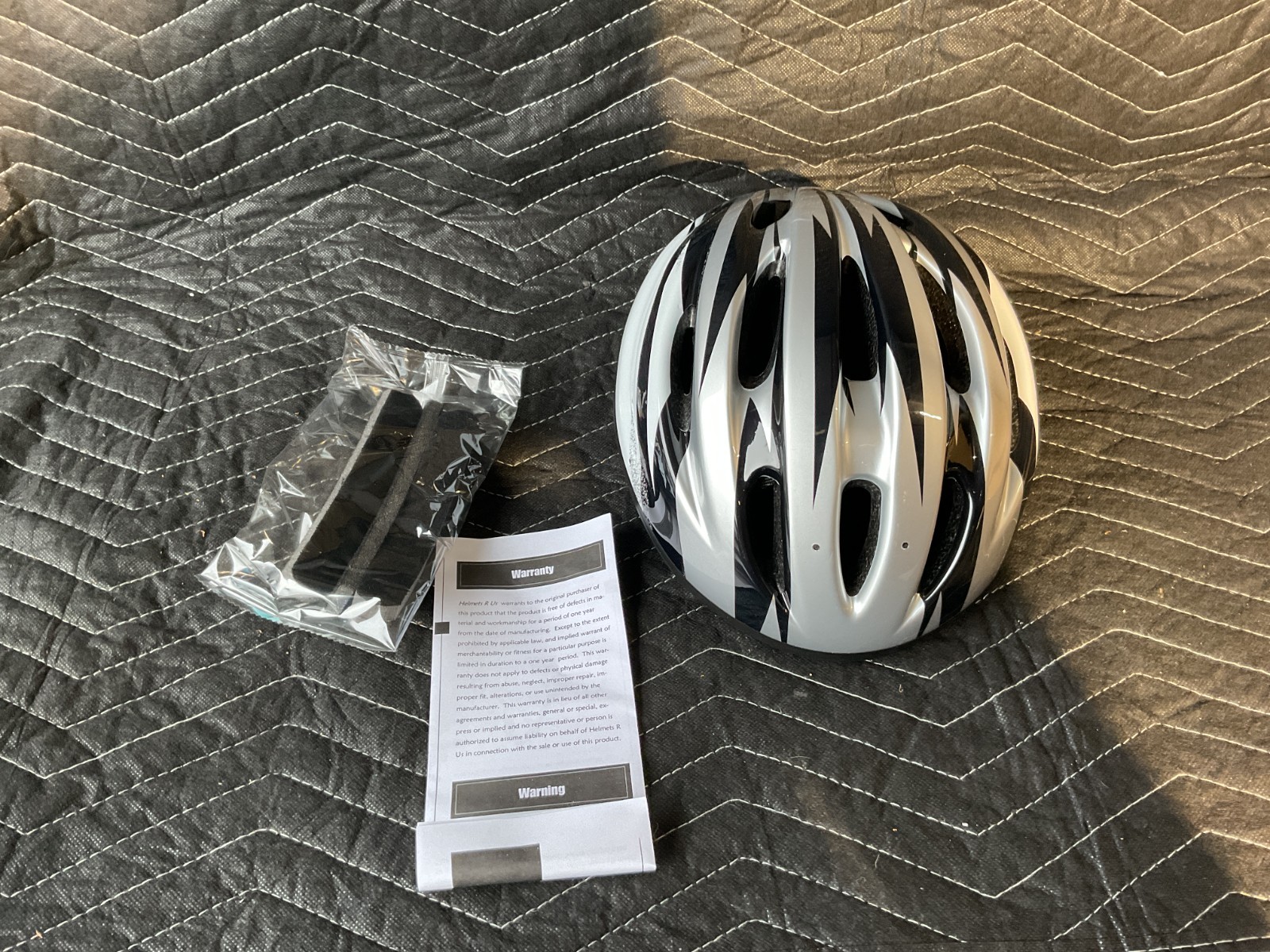 Helmets R Bicycle Helmet Medium 54-58cm Black Silver  New