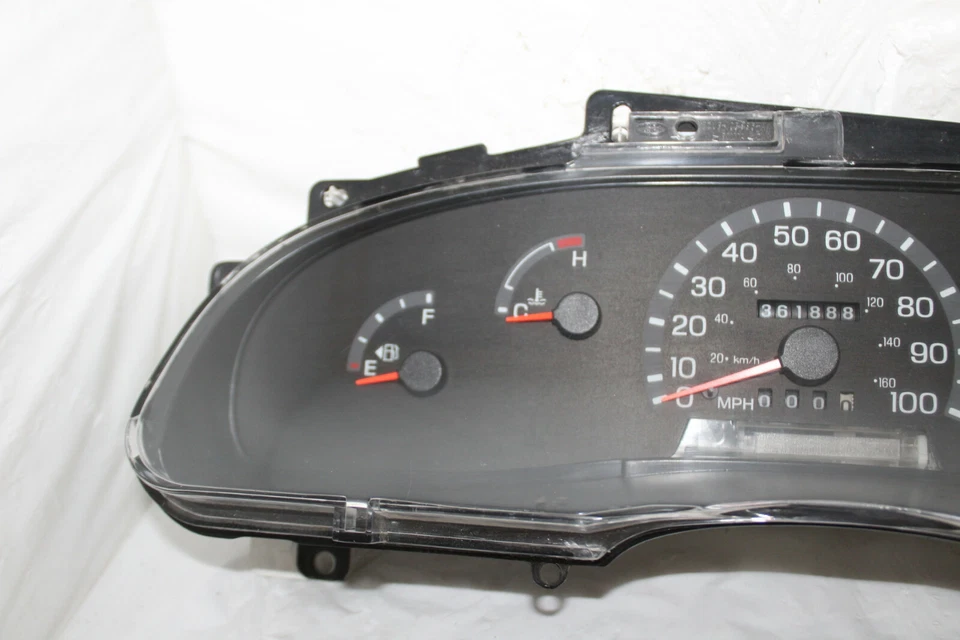速度表仪表组 2003 福特 E150 E250 E350 E450 范 361,888 英里 — 第 4/4 张图片
