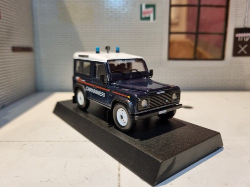 Land Rover Defender TD5 90 1995 Italian Carabinieri Police 1:43 Scale Model - Picture 8 of 9