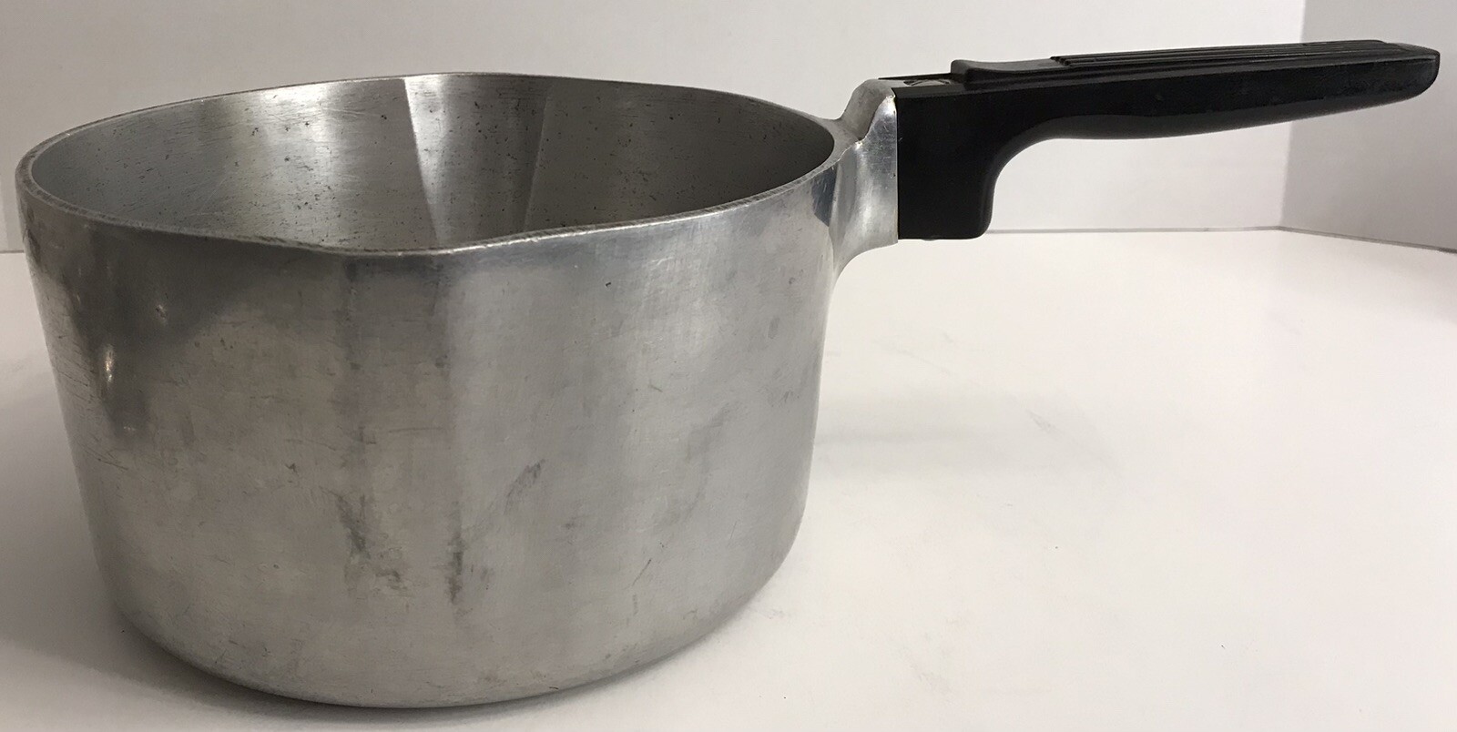 Vintage Wagner Ware Magnalite Sidney 3 QT Dual Spout Sauce Pan 4683-P Without Lid