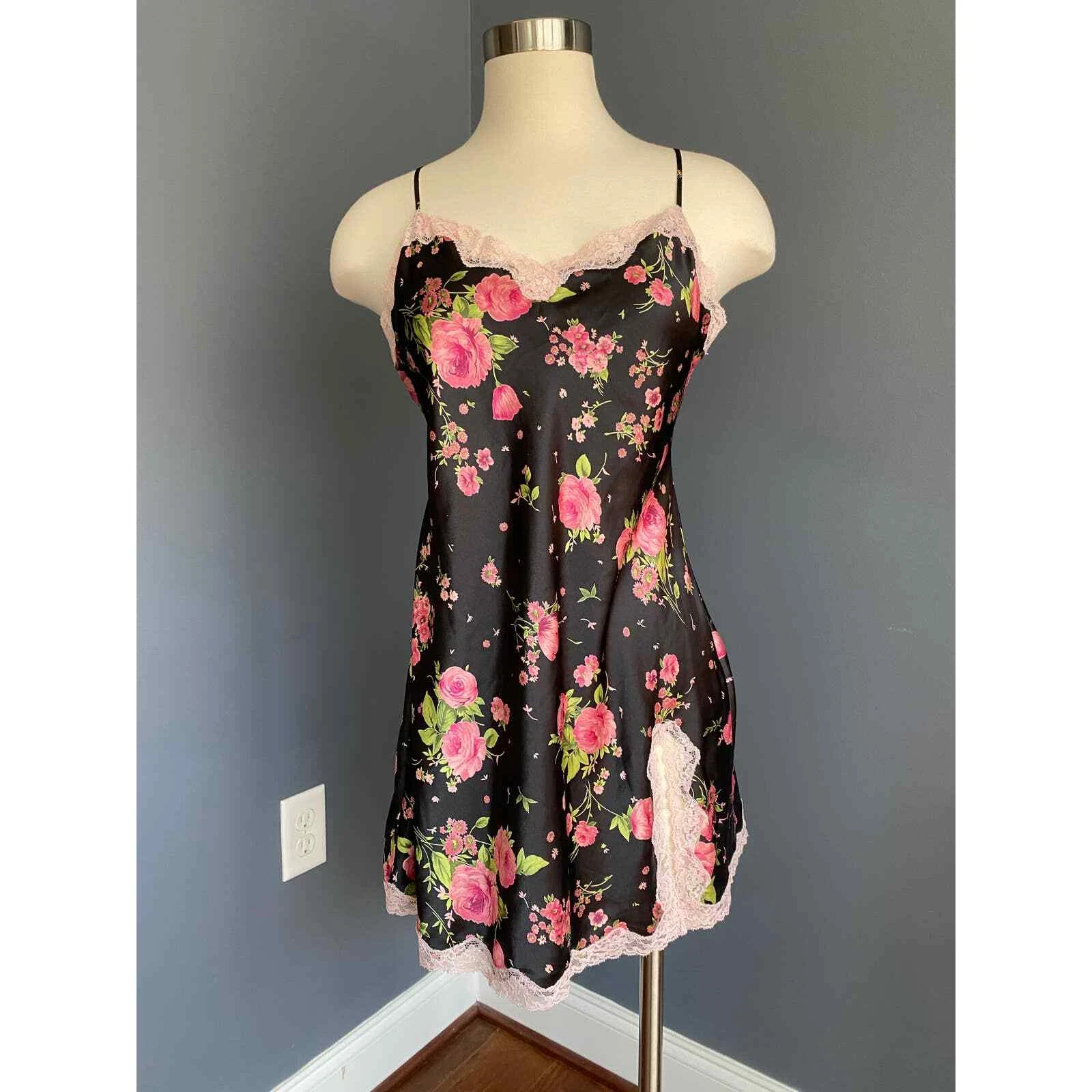 UNDERCOVER Victorias Secret abito slip nero in seta con fiori rosa taglia media