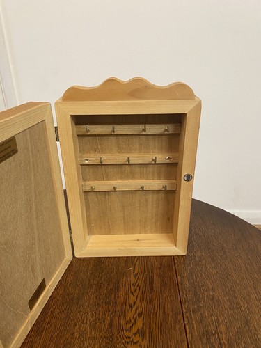 Llavero de madera vintage hecha a mano con exhibición de vidrio de flores secas reales - Imagen 10 de 19