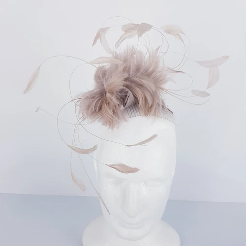 My HAT Gwyther-Snaxells English Millinery Beige Feather Comb Fascinator Vintage