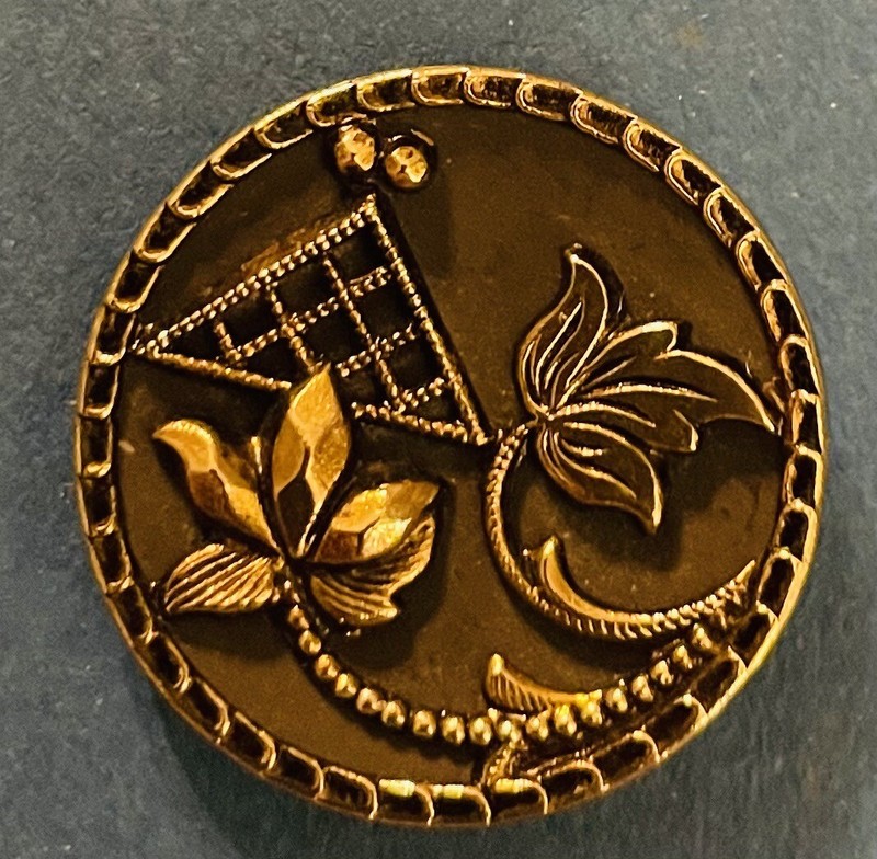 Ex Rare Antique ART NOUVEAU Floral button, Ca., 1890s/early 1900s