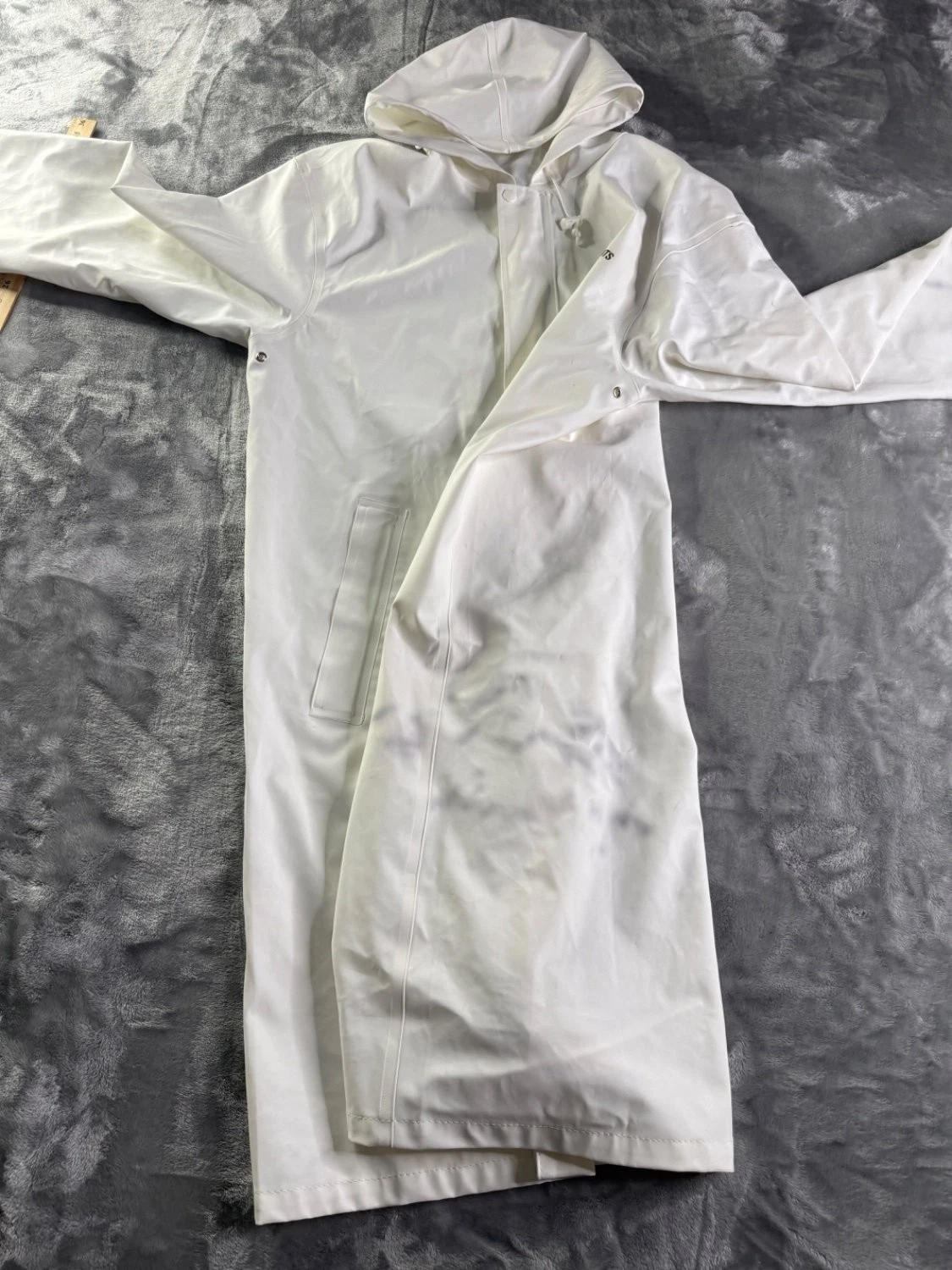 Vetements WAH18 JA24 Men's Raincoat One Size White Underarm Ventilation Eyelets - product detail image 7
