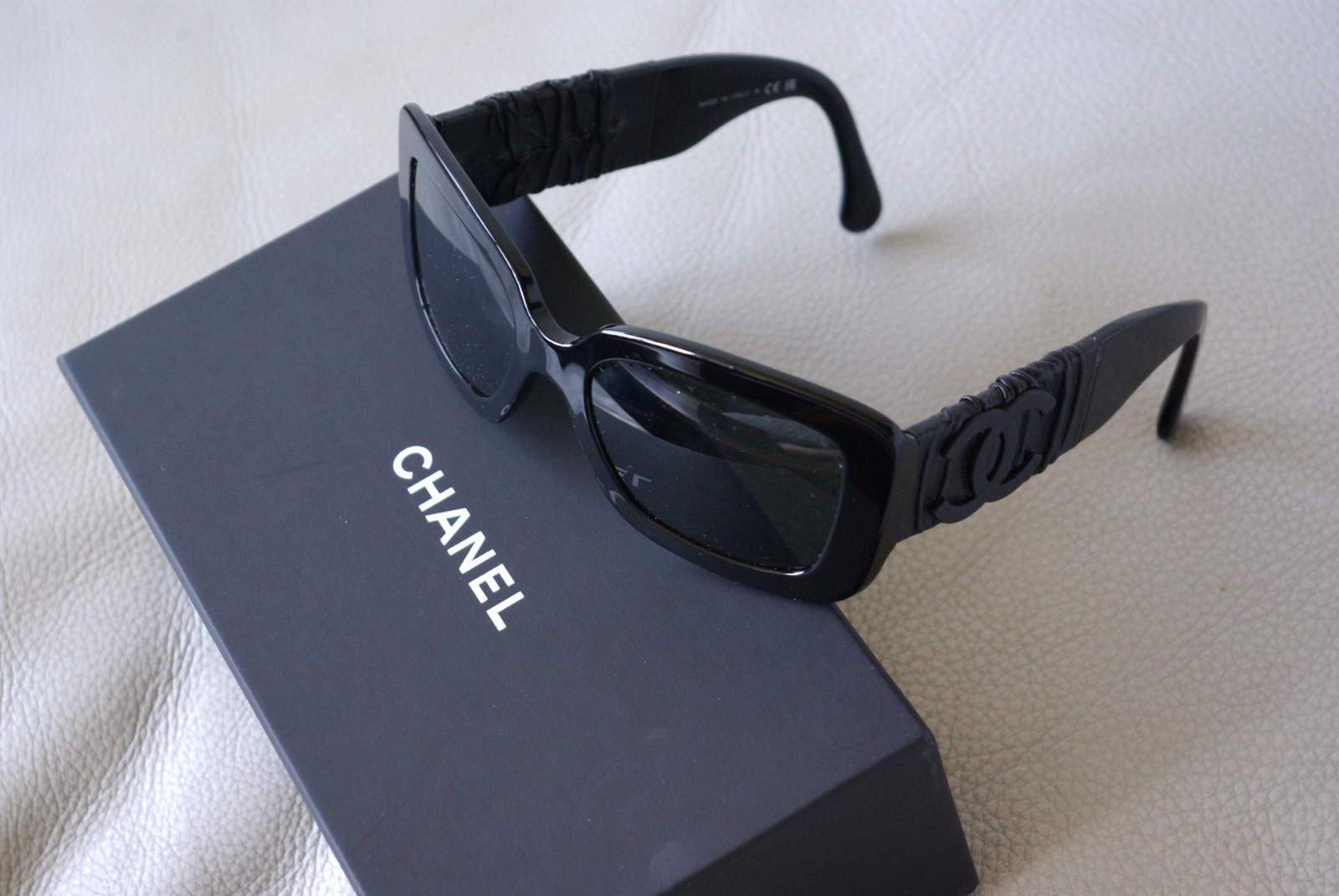 CHANEL STUNNING SUNGLASSES RECTANGULAR BLACK LEAT… - image 1