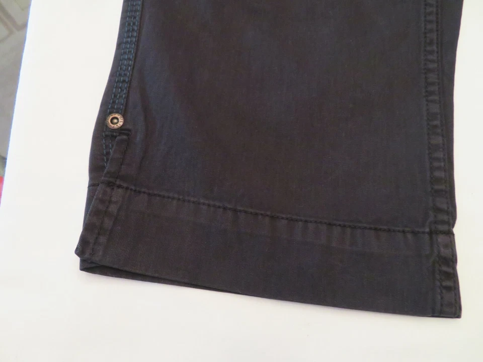 Pantalones cortos de mezclilla negros para mujer OILILY DELVIL bordados banda en la cintura remaches talla 36 Foto 3 de 4