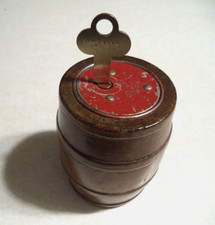 Wooden Barrel Coin Bank Unmarked Maker   1 new key