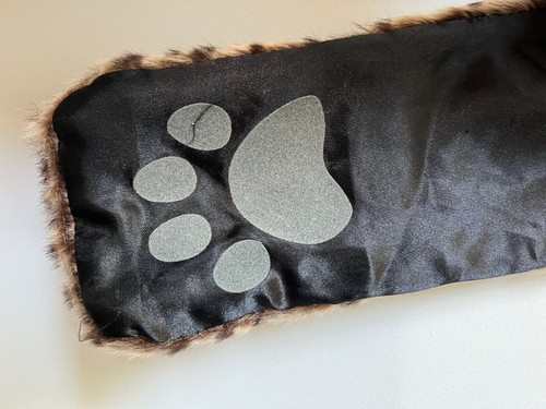 BEAR PAWS BROWN AND TAN SCARF WITH POCKETS - Picture 5 of 5