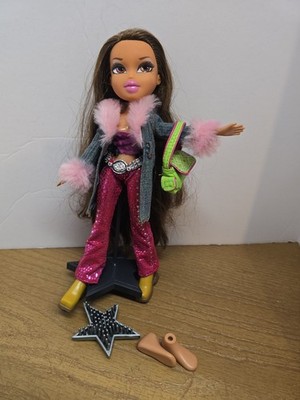 Bratz World House Yasmin Doll With Bonus Clothing Boots Purse Lot