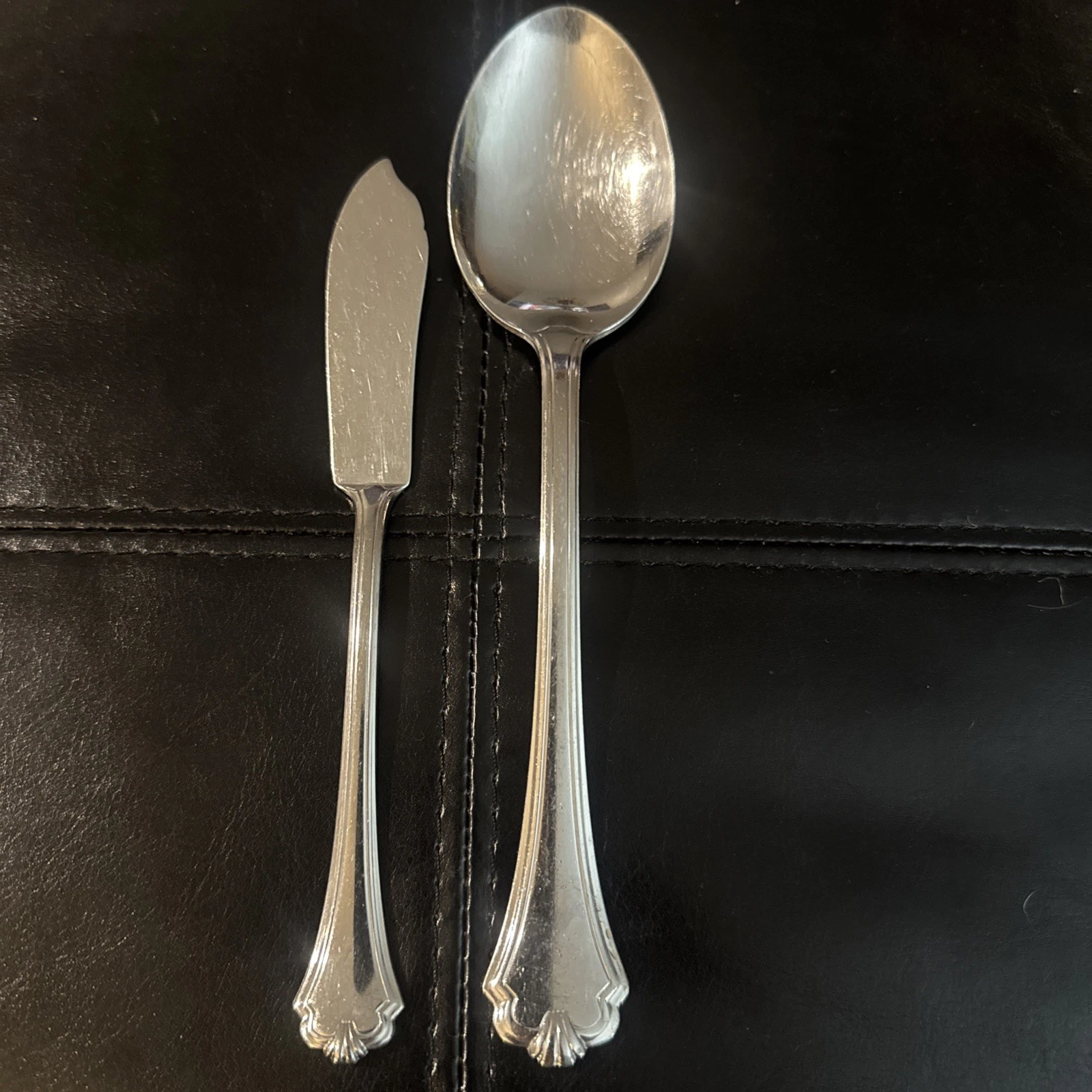 Oneida Midtowne Solid Serving Spoon And Butter Spreader Stainless Steel