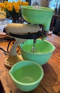 Vintage Sunbeam Mixmaster Stand Mixer with Jadeite  Glass Juicer & 2 Bowls Mod3A