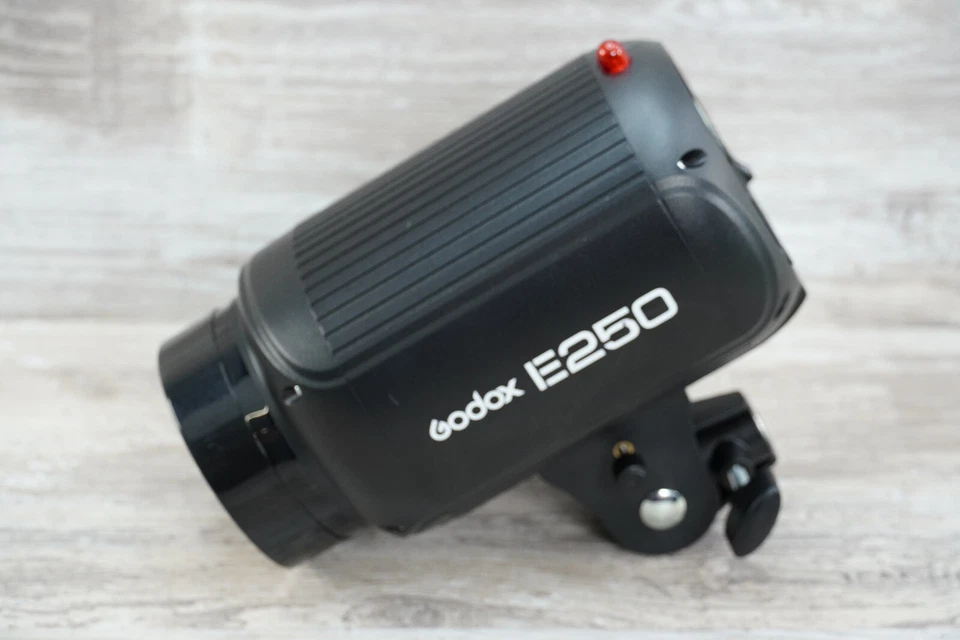 Godox E250 Mini Photography Studio Strobe Flash LIghting Lamp Head ONLY - Image 3 of 4