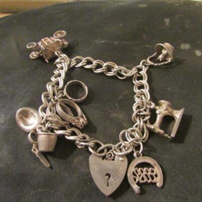 Vintage massives Silber Charm Armband & 7 Charms, Staatswagen usw., Lon1976,42g