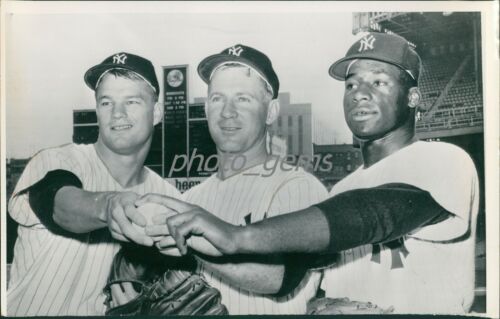 Yankees World Series Starters 1963 botón Ford Downing foto original con cable - Imagen 1 de 2