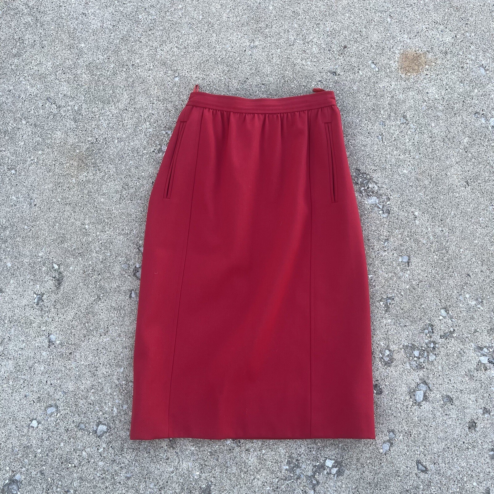 Gonna vintage Yves SAINT LAURENT RIVA SINISTRA rossa solida tascabile anteriore taglia 34 lana