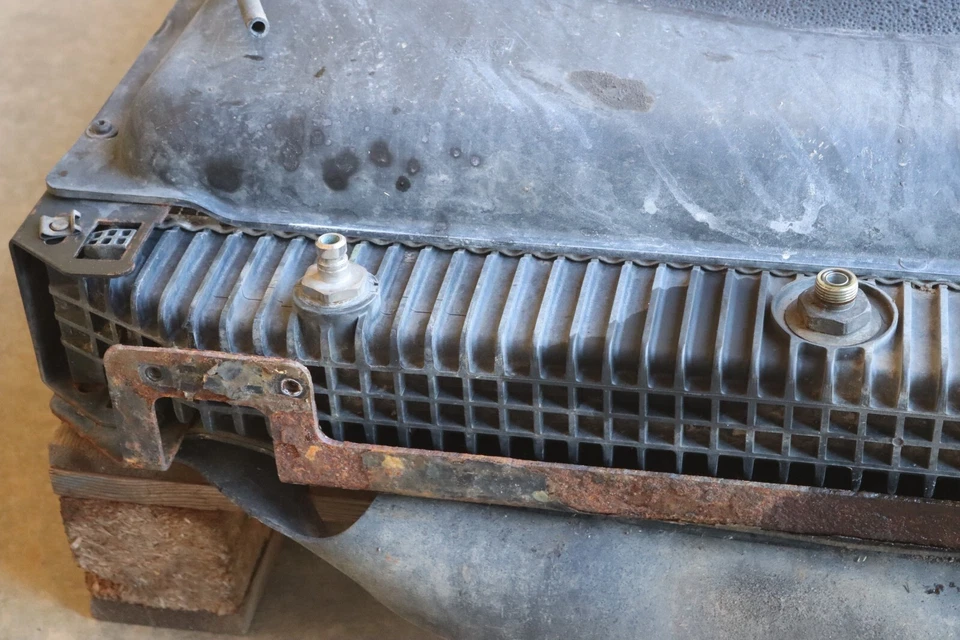 Volvo VNL 760 D13 2019-2023 motor diésel refrigeración radiador con cubierta de ventilador OEM Foto 4 de 4