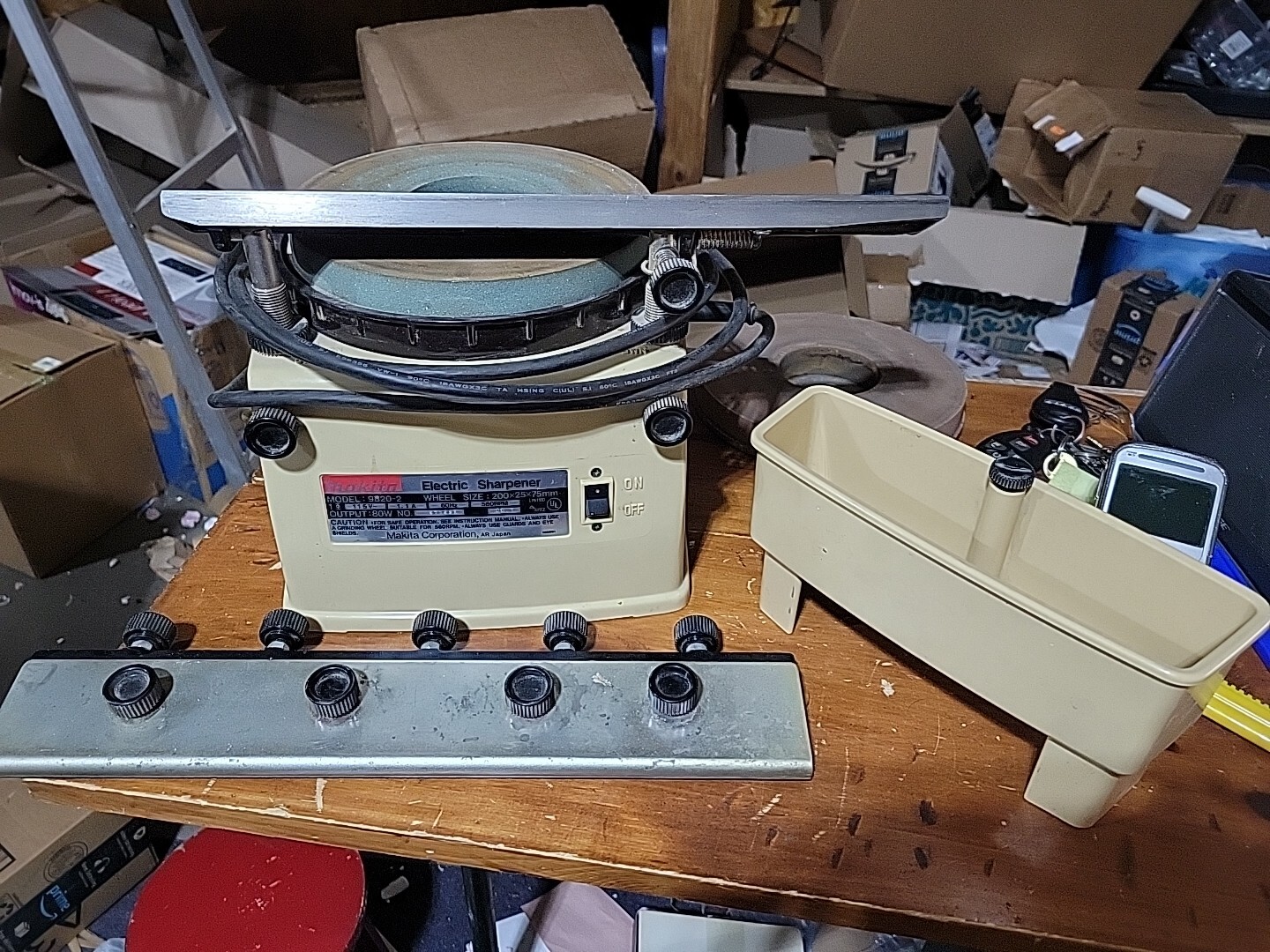 Makita 98202 Electric Blade Sharpener Tabletop Knife with 2 Grinding