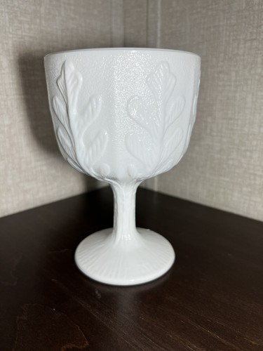 Vintage FTD 1975 White Milk Glass Oak Leaf Footed Compote Bowl - Picture 5 of 8