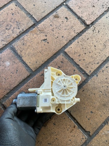 Original Ford Focus II DA Fensterhebermotor Motor vorne rechts Bosch 0130822216
