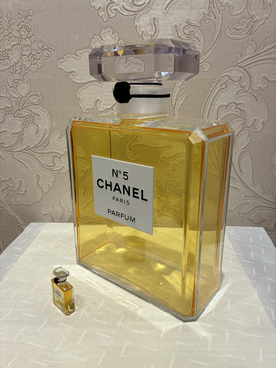 RARE LARGE FACTICE CHANEL №5 PARFUM 3,5 LITERS PLEXIGLASS STORE