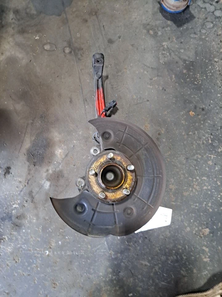 Rh Passenger Side Front Spindle/Knuckle 2013 Charger Sku#4270388 - Image 2 of 4