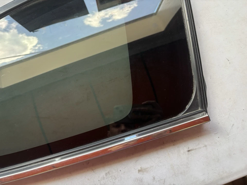 Cuarto de cristal trasero derecho genuino Toyota Highlander 2020-2023 (43R-001956) Foto 3 de 4