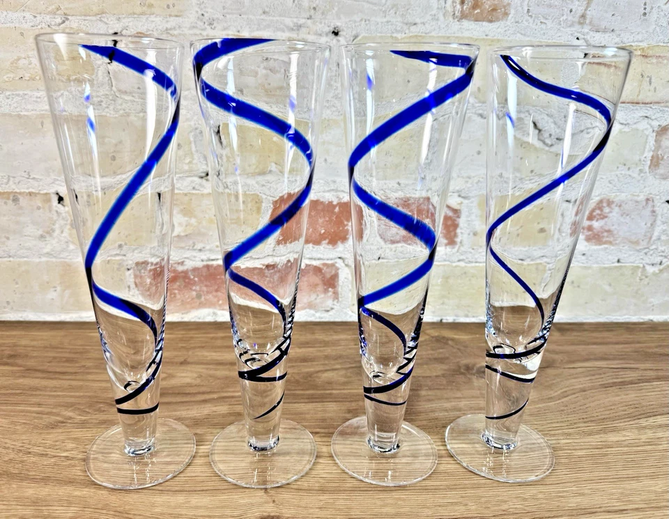 Pier 1 Juego de flautas Pilsner de vidrio soplado 4 rayas de cinta azul cobalto Navidad Año Nuevo Foto 4 de 4