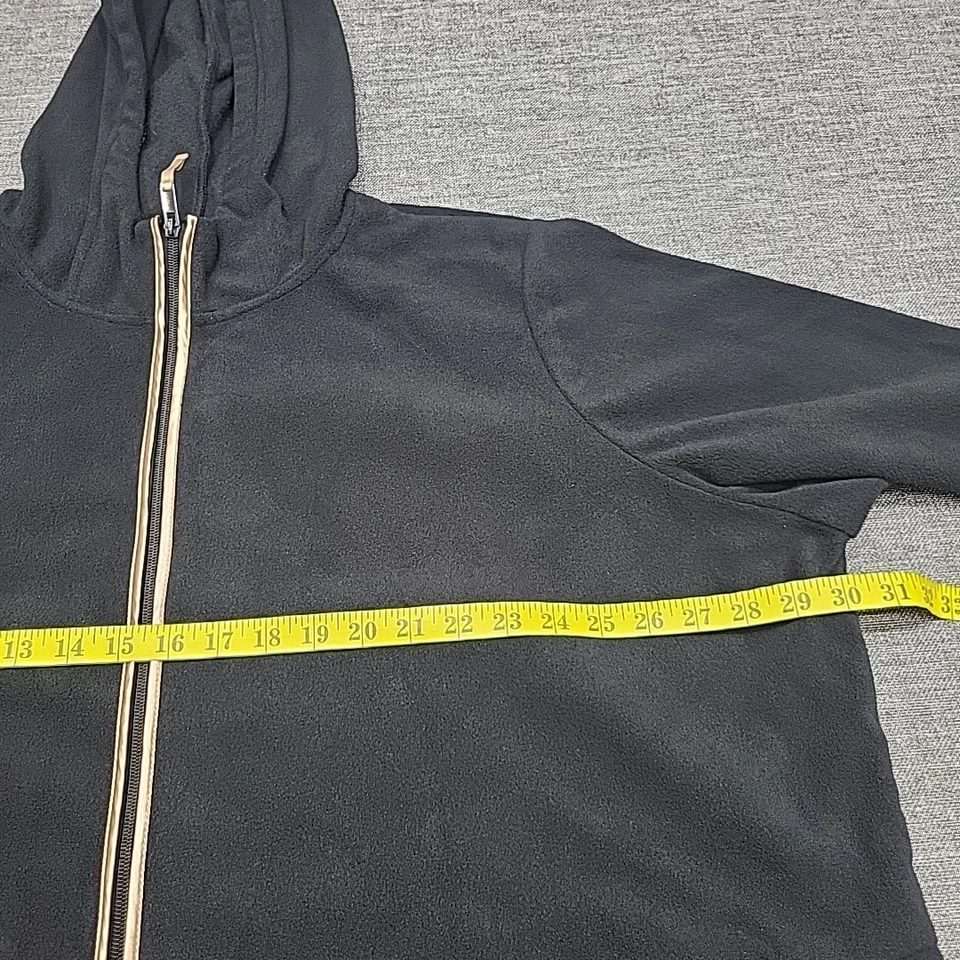 Jaqueta Susan Graver Weekend polar de lã com capuz acabamento contrastante 3X plus size preta - Imagem 2 de 4