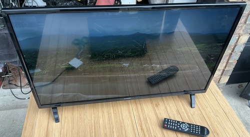 Polaroid 32GSR3000FC 32 inch Flat Panel 720p 60HZ LED TV with Remote - Picture 9 of 14