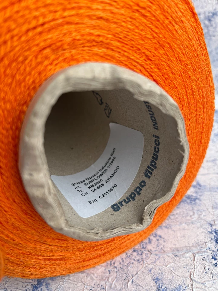 Linen tape yarn Color Orange 94/6% Linen/Polyamide 290m/100g, Per 100g - Image 2 of 4