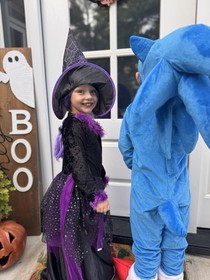 sonic 2 hedgehog costume With Air Filled Head. No tag but  child in Pic Is 4 1/2