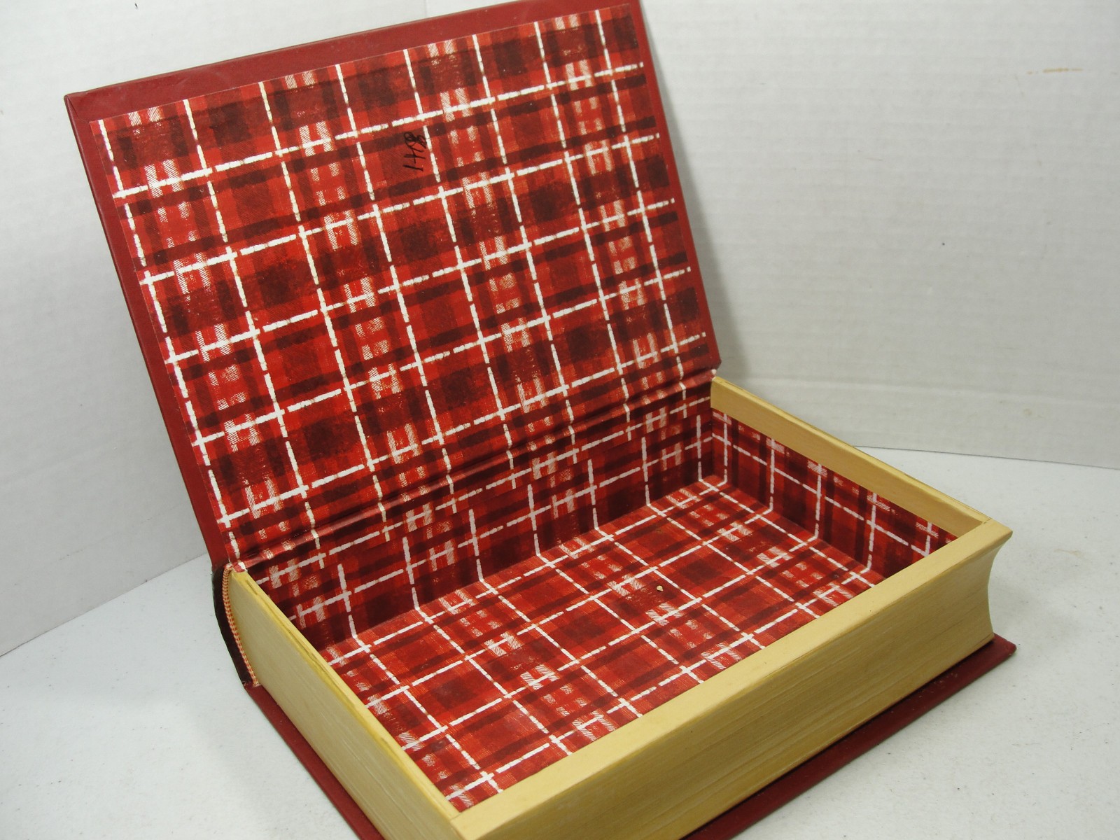 A CHRISTMAS CAROL Punch Studio small Christmas book box for storage or gifts