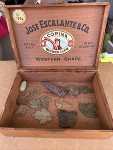 12 VINTAGE Carved Jade Tree Loose Leaves Lot for Crafts W/box And Arrowhead