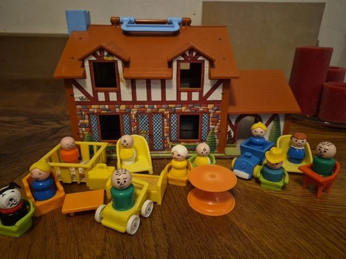 Vtg Fisher Price 1969,1980 Cottage W 11 People And 15 Pcs Furniture